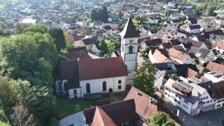 Um 46 Zentimeter hat sich der Kirchturm von Malterdingen schon bewegt über die Jahrhunderte.