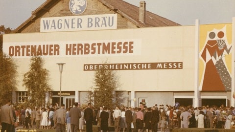 Eine landwirtschaftliche Halle bei der Messe im Jahr 1959.