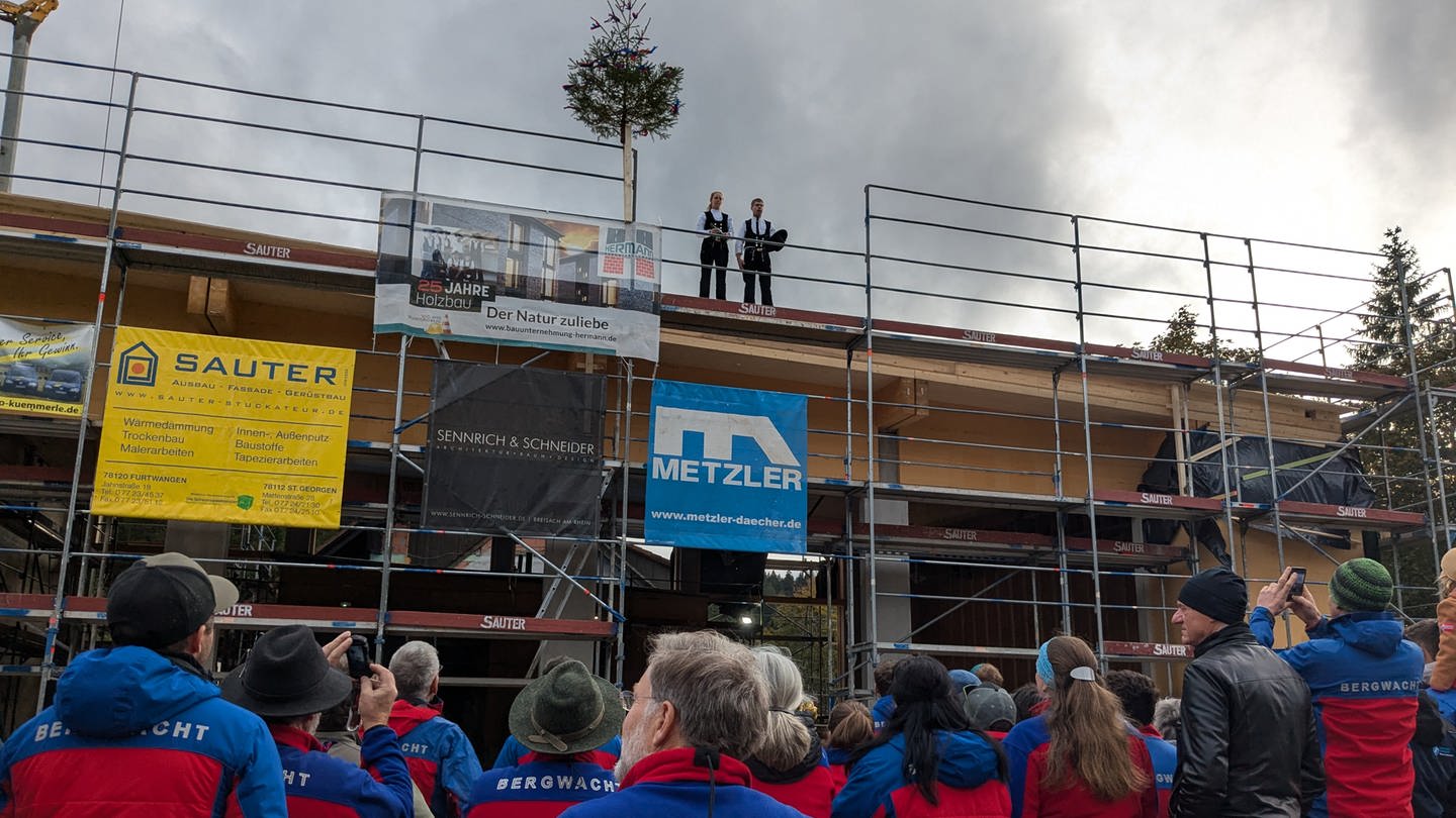 Bergwacht Schwarzwald feiert Richtfest der neuen Rettungswache auf dem Feldberg.