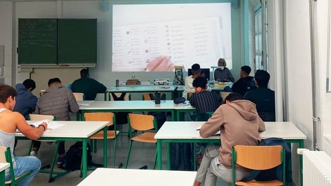 Eine sogenannte VABO-Klasse an der Badischen Malerfachschule in Lahr. Die Abkürzung steht für: Vorqualifizierungsjahr Arbeit und Beruf ohne Deutschkenntnisse.