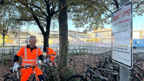 Wegen Sanierungsarbeiten der Bahnhofsgarage räumt die Stadt Freiburg die Fahrradabstellplätze am Zentralen Omnibusbahnhof.