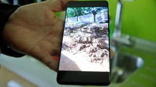 Ein Foto zeigt die Verwüstung in Spanien nach dem Unwetter vor einem Haus in Picanya bei Valencia