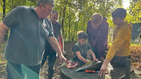 Am Steinbuckweiher in Buchheim in der March bei Freiburg trifft sich die Anglerjugend 