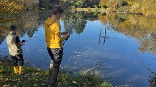 Am Steinbuckweiher in Buchheim in der March bei Freiburg trifft sich die Anglerjugend 