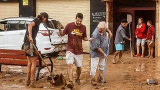 In Valencia sind die Aufräum- und Bergungsarbeiten nach der Flutkatastrophe vom 29. Oktober 2024 in vollem Gange