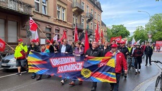 Der Deutsche Gewerkschaftsbund hat am 1. Mai im Freiburger Stadtteil Stühlinger für einen sozialen und ökologischen Aufbruch in Baden-Württemberg demonstriert.