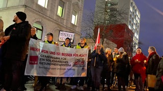 Unterstützung wurden die Organisatoren der Mahnwache auch von verdi-Betriebsgruppe der Uniklinik Freiburg. 