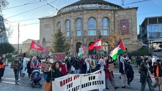 Rund 150 Menschen waren am Samstagnachmittag zu einer angemeldeten Pro-Palästina-Demo in Freiburg gekommen.