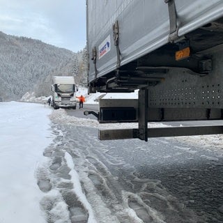 Wenn nichts mehr geht: Diese Lkw sind im Schwarzwald liegengeblieben.