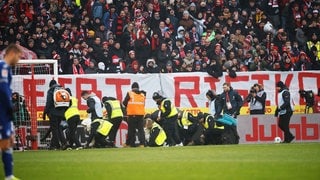 Ordner bei Spiel des SC Freiburg