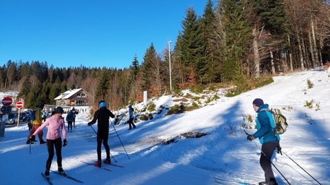 Langlauf-Liebhaberinnen und Liebhaber am Notschrei kommen trotz wenig Schnee auf ihre Kosten.