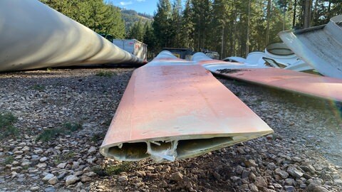 Die Rotorblätter des alten Windrads auf der Holzschlägermatte auf dem Schauinsland bei Freiburg.