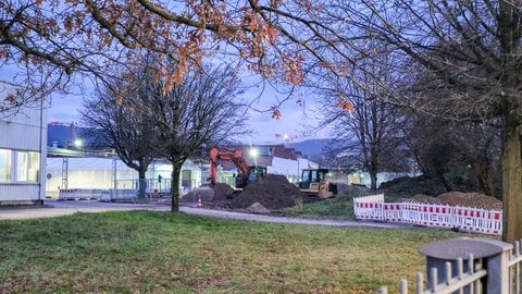 Baggerfahrer findet Wurfmine aus dem Ersten Weltkrieg auf Freiburger Firmengelände.