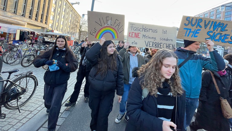 "Für Vielfalt": Unter den Demoteilnehmenden waren vor allem viele junge Leute.