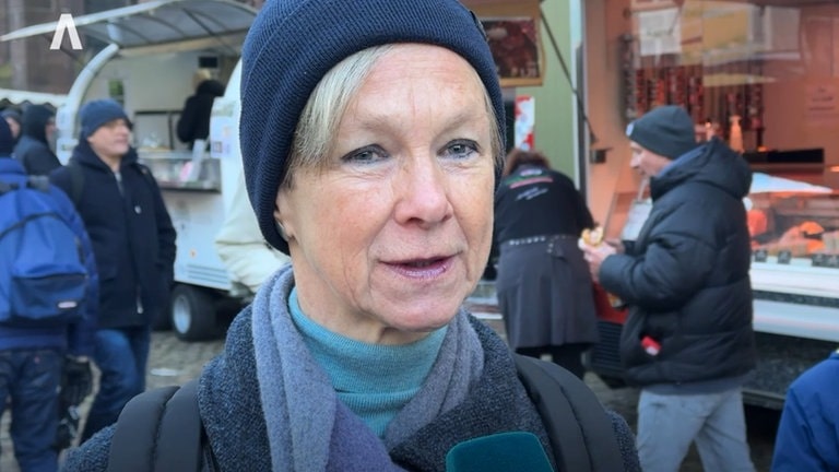 Eine Frau auf dem Freiburger Münstermarkt