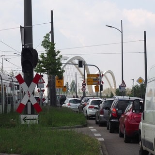 Die alte Europabrücke in Kehl soll erst abgerissen werden, wenn der Neubau fertig ist. 