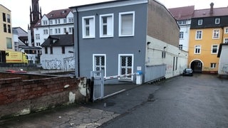 An einem Durchgang unweit des Offenburger Bahnhofs ist am Dienstagabend die schwer verletzte Frau gefunden worden.