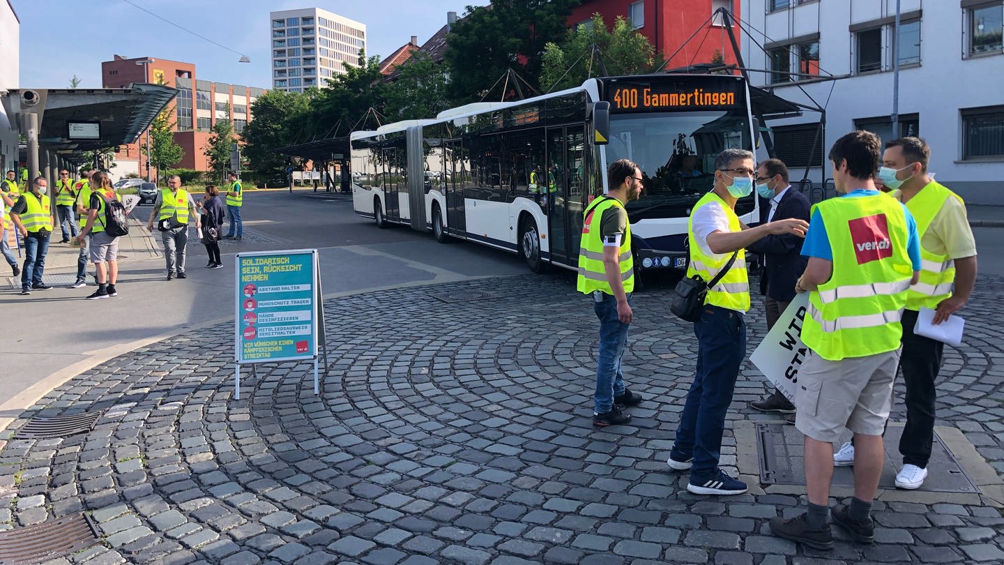 Streik Im Omnibusgewerbe Reutlinger Busfahrer Beteiligen Sich Am Warnstreik Swr Aktuell