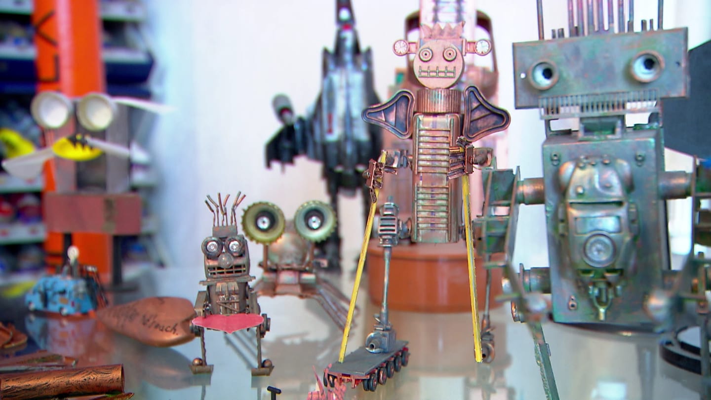 Roboter und Figuren aus Schrott