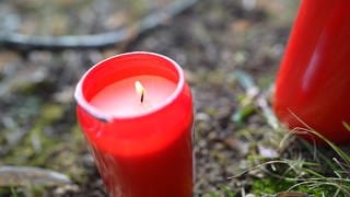 Kerze zum Gedenken an Gewalt gegen Frauen  - Femizid