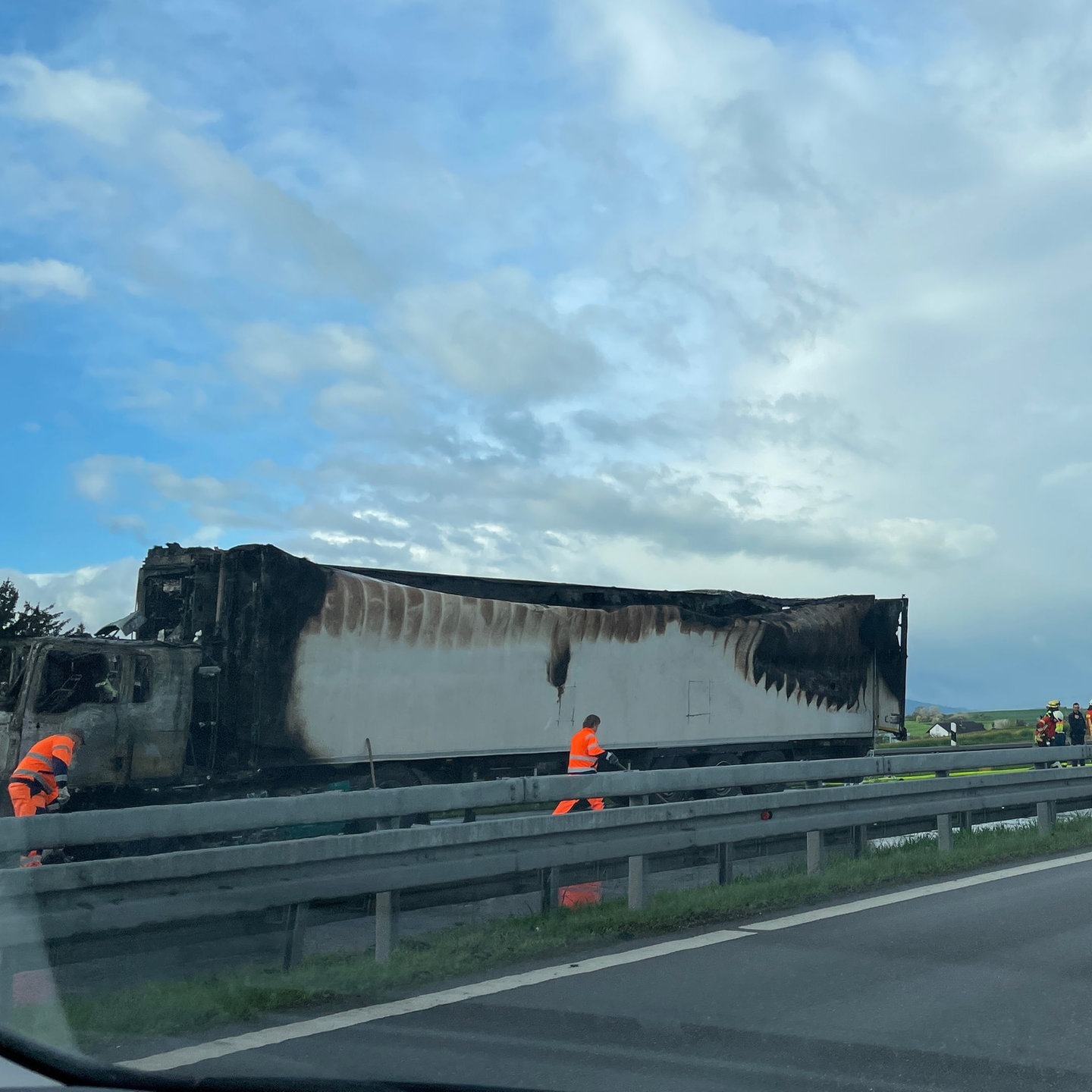 Brennender Laster Bei Bisingen Sorgt Für Stau Auf B27 - SWR Aktuell