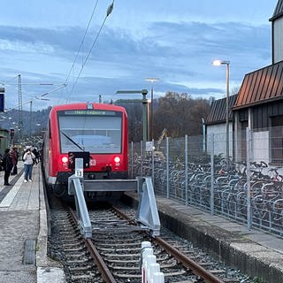 Am Montagmorgen ist die Ammertalbahn von Tübingen wieder Richtung Herrrenberg gestartet.