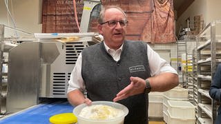 Heinrich Beck, Chef der Bäckerei Beckabeck, in seiner Backstube.