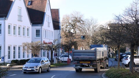 Schwerlastverkehr durch Hirrlingen