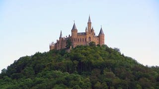Die Burg Hohenzollern bei Hechingen (Zollernalbkreis) im Sommer 