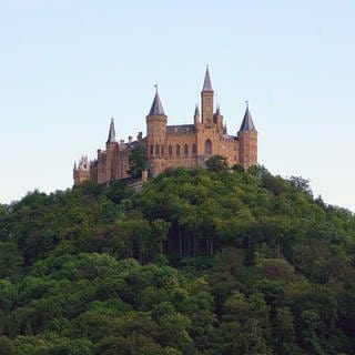 Die Burg Hohenzollern bei Hechingen (Zollernalbkreis) im Sommer 