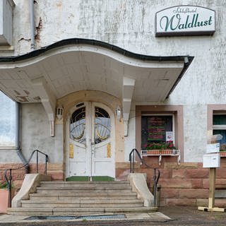 Das ehemalige Grand Hotel Waldlust ist heute ein Lost Place, der viele Fotografen anzieht. Ein Verein bietet die Möglichkeit an dort zu übernachten.