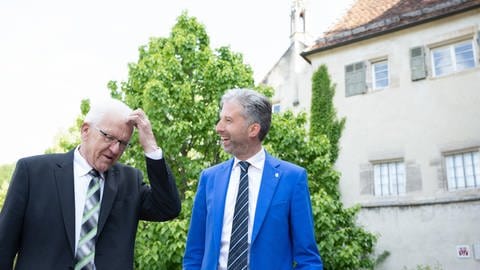 Ministerpräsident Kretschmann und Tübinger OB Palmer bei einer Kabinettssitzung im Kloster Bebenhausen.