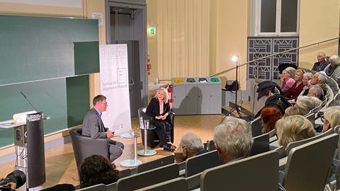 In Tübingen zeichnet der Direktor des Seminars für Rhetorik die Kabarettistin und Schauspielerin Maren Kroymann für die Rede des jahres aus