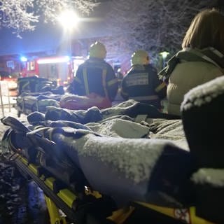 Feuerwehr vor der sozialpsychiatrischen Einrichtung in Reutlingen.
