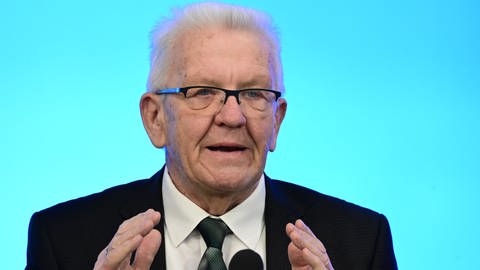 Winfried Kretschmann (Bündnis 90Die Grünen), Ministerpräsident von Baden-Württemberg, nimmt im Landtag an einer Landespressekonferenz teil.