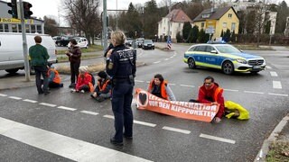 Klebeaktion der letzten Generation in Reutlingen