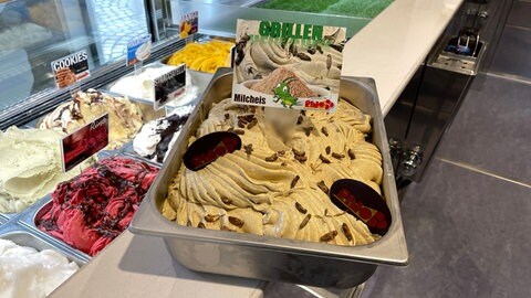 In Rottenburg testet eine Eisdiele derzeit, ob die Kunden Grillenmehl-Eis schlecken möchten.