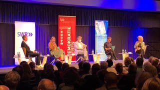 Auf dem Podium zur Oberbuergermeisterwahl in Tübingen hat SWR Studioleiter Marcel Wagner mit den Kandaten Boris Palmer, Sofie Geisel und Ulrike Baumgärtner gesprochen. 