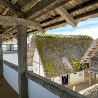 Rekonstuierter Wall im Keltenmuseum Heuneburg bei Herbertingen