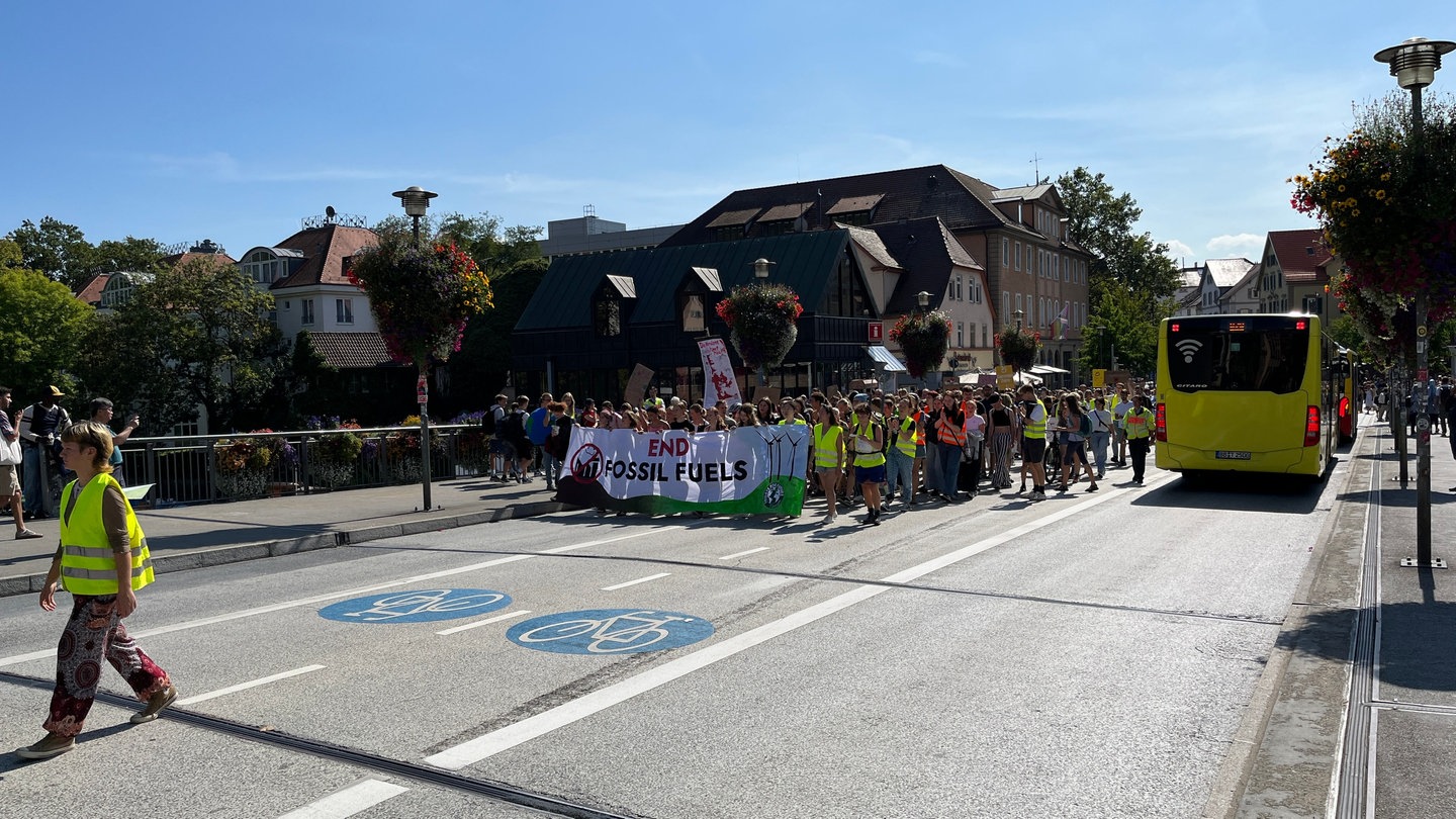 Globaler Klimastreik: Tausende Gehen In Tübingen Auf Die Straße - SWR ...