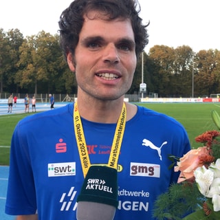 Deutscher Meister: Lorenz Baum aus Tübingen kann seinen Erfolg beim Marathon in Köln noch nicht glauben.