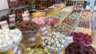 Bunte Auslagen auf der ChocolART in Tübingen