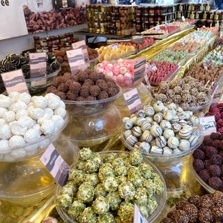 Bunte Auslagen auf der ChocolART in Tübingen