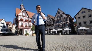 Cem Özdemir (Bündnis 90Die Grünen) in seinem Geburtsort Bad Urach: Er wird von seiner Heimatstadt zum Ehrenbürger ernannt.