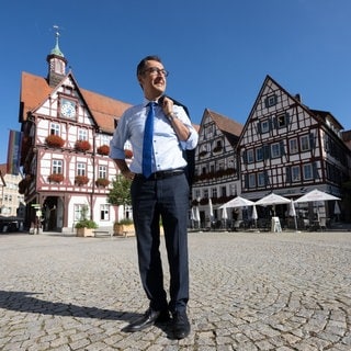 Cem Özdemir (Bündnis 90Die Grünen) in seinem Geburtsort Bad Urach: Er wird von seiner Heimatstadt zum Ehrenbürger ernannt.