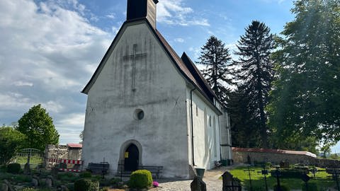 Die Stephanuskirche in Gruorn ist mit Hilfe eines Vereines und dank vieler Spenden wieder aufgebaut worden.