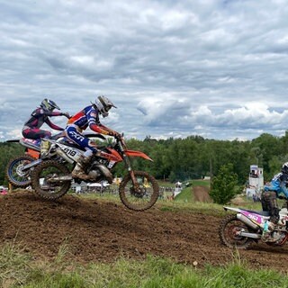 Erste Meisterschaft der Frauen im Motocross in Reutlingen: mit am Start auch Anni Müller aus Haiterbach. Der viele Matsch hat ihr nichts ausgemacht.