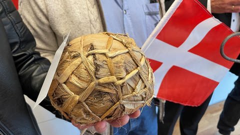 Fussbälle aus aller Welt werden zur Europameisterschaft in Freudenstadt ausgestellt