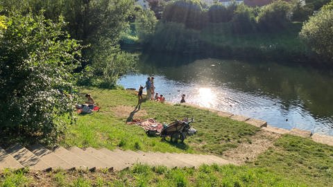 Die freizeitliche Nutzung an Gewässern hat stark zugenommen. Um für ein schonendes „Gewässer erleben“ zu sensibilisieren, hat das Regierungspräsidium Tübingen die Kampagne „Kein Stuss am Fluss“ ins Leben gerufen.