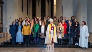 Gemeindereferenten und Gemeindereferentinnen mit Fürst Gebhard Fürst in der Kirche St. Martin in Rottenburg